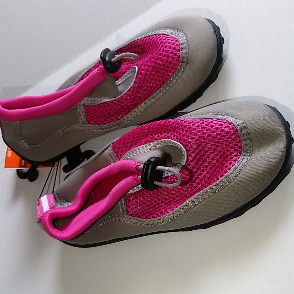 NWT Kids Water Shoes Sz Small 13/1